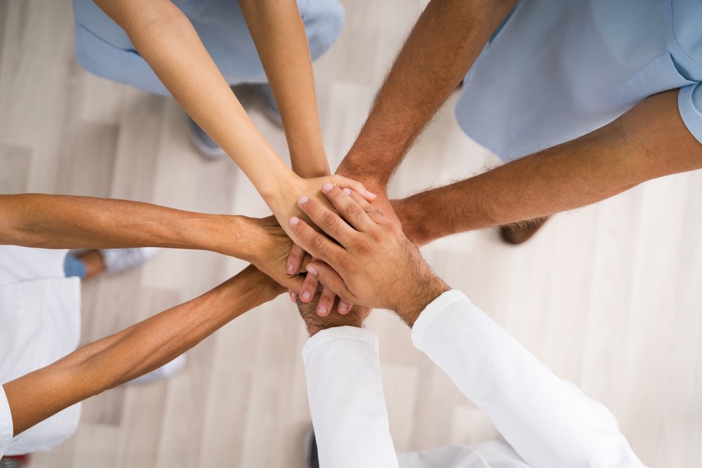 SBS_Our_team_hand